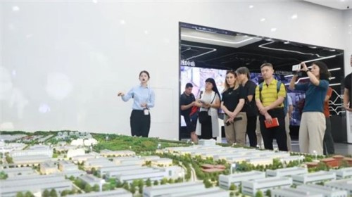 國際媒體第二波！法新社等11家國內外主流媒體采訪中偉